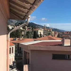 Appartement Lumineux Sous Les Toits De, Menton