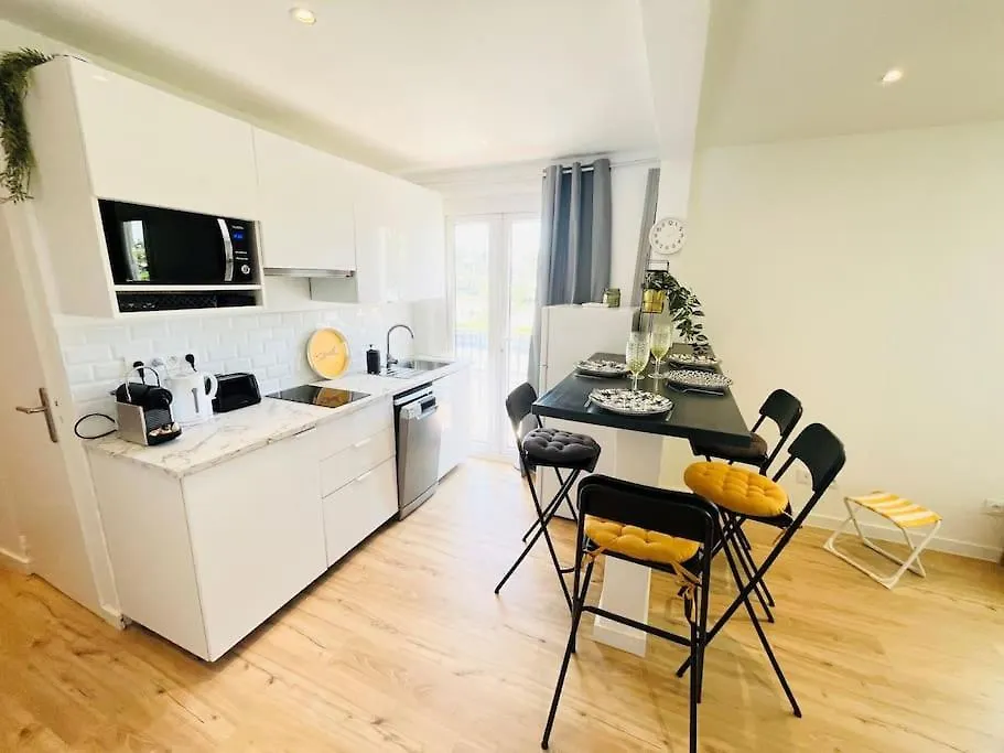 Apartment Cosy Appartement Vue Mer, Clim, Place De Parking Sanary-sur-Mer France