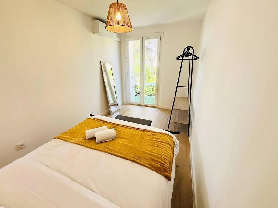 Cosy Appartement Vue Mer, Clim, Place De Parking Sanary-sur-Mer 0*,  Frankrijk